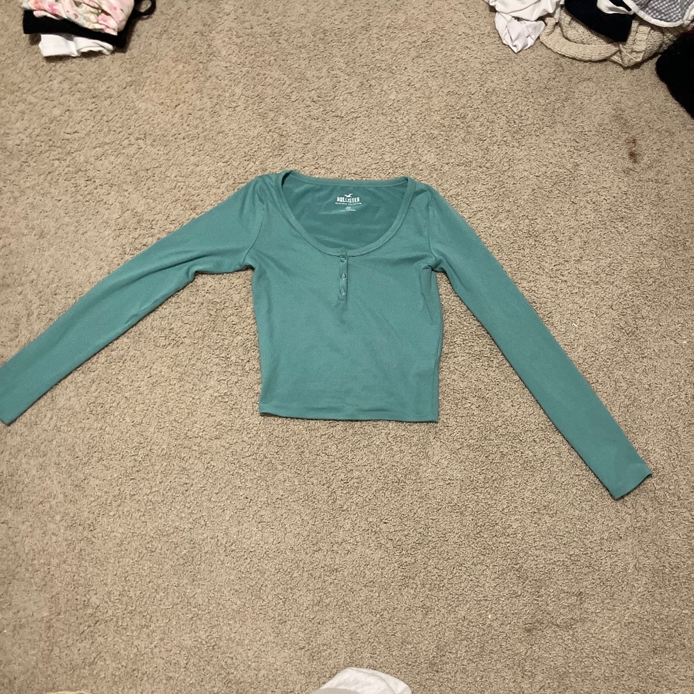 Low cut long sleeve
